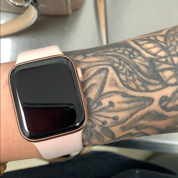 Apple Watch - Picture 2 of 4